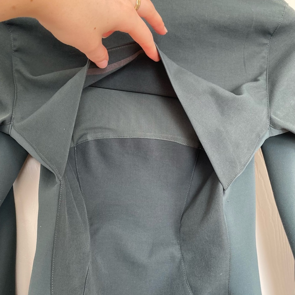 Lululemon Rain Jacket - Picture 10 of 13